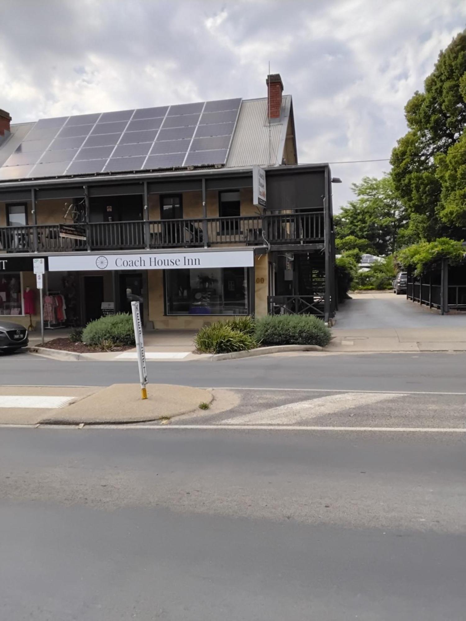 Coach House Inn Bright Exterior photo