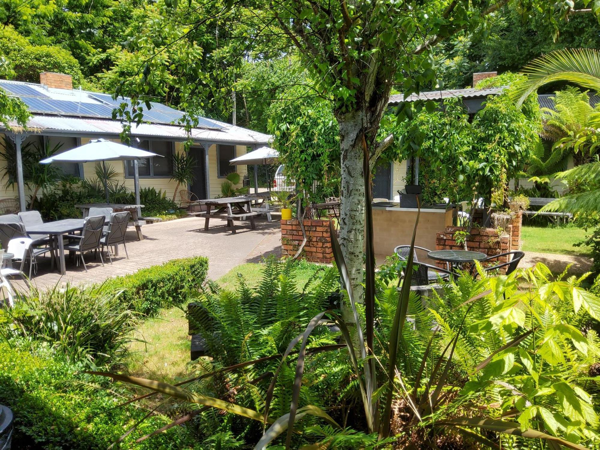 Coach House Inn Bright Exterior photo