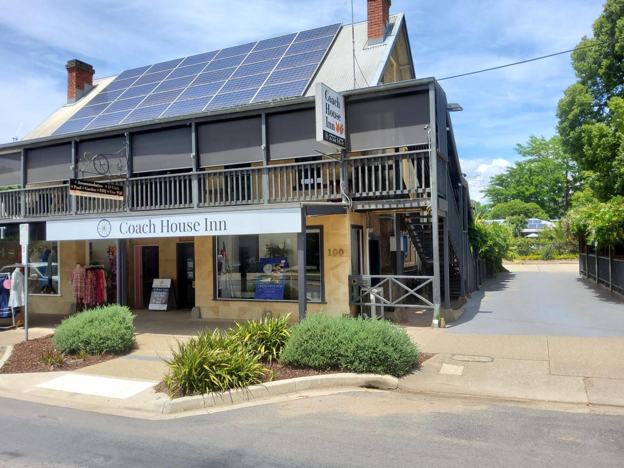 Coach House Inn Bright Exterior photo