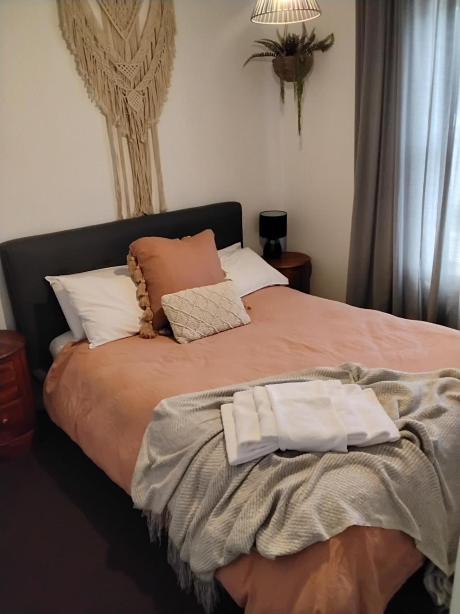 Coach House Inn Bright Room photo